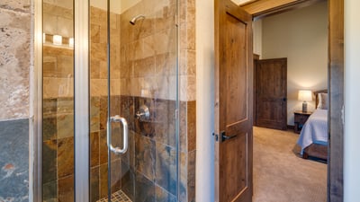 Queen ensuite shower, upper level