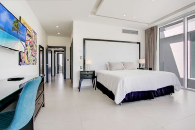 Luxury Villa Photo #46