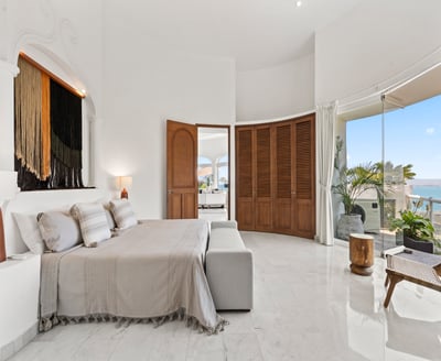 Luxury Villa Photo #40