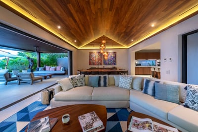 Luxury Villa Photo #29