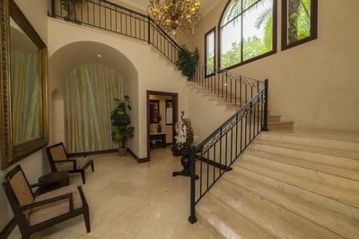 Luxury Villa Photo #43