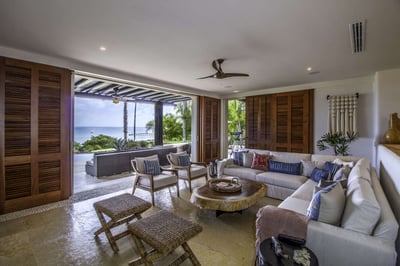 Luxury Villa Photo #29