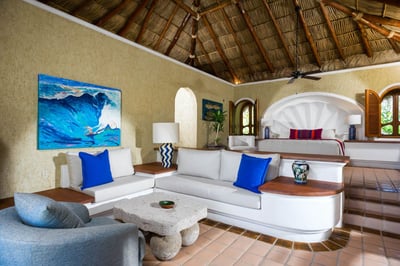 Luxury Villa Photo #15