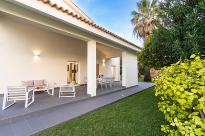 Luxury Villa Photo #12