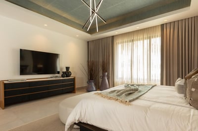 Luxury Villa Photo #18