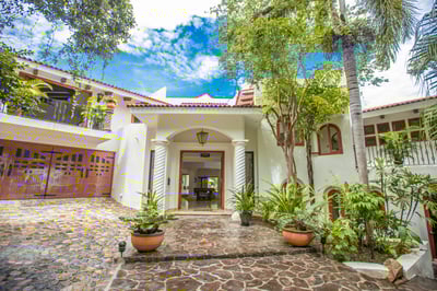Luxury Villa Photo #16