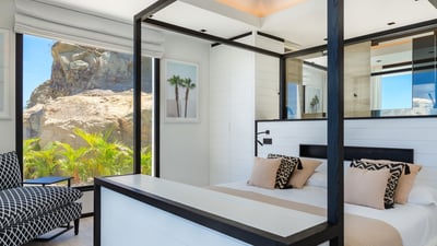 Luxury Villa Photo #40