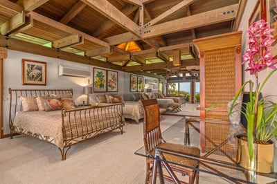 Luxury Villa Photo #32