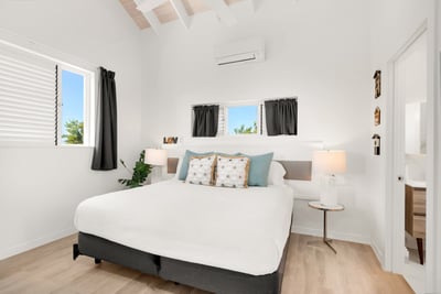 Luxury Villa Photo #24