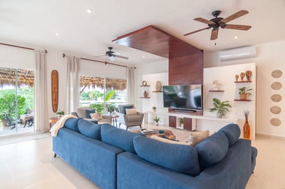 Luxury Villa Photo #13