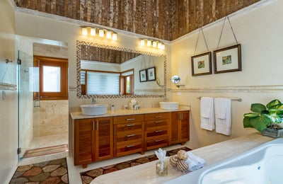 Luxury Villa Photo #43