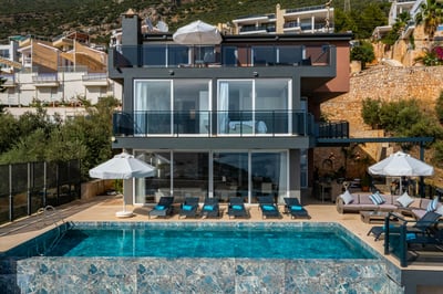 Luxury Villa Photo #2