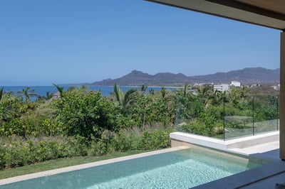 Luxury Villa Photo #4