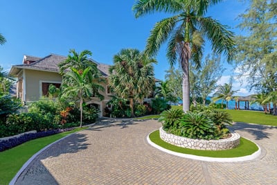 Luxury Villa Photo #15