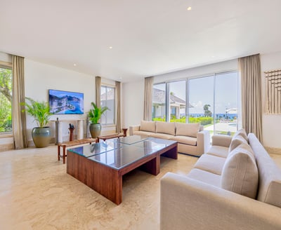 Luxury Villa Photo #15