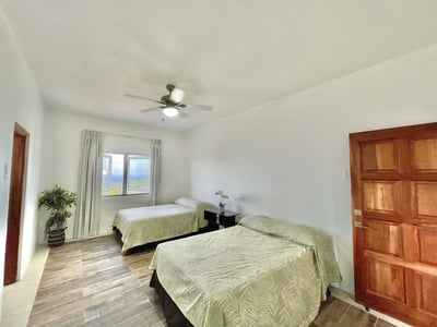 Luxury Villa Photo #19