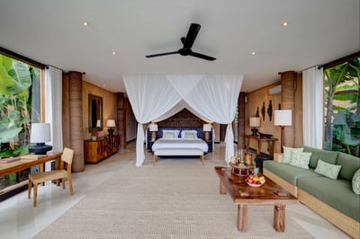 Luxury Villa Photo #13