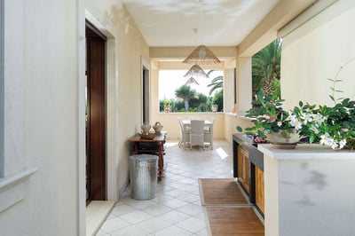 Luxury Villa Photo #23