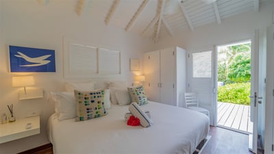 Bedroom 1: King size bed, air conditioning, safe. Ensuite bathroom with rain shower, hair dryer, bat