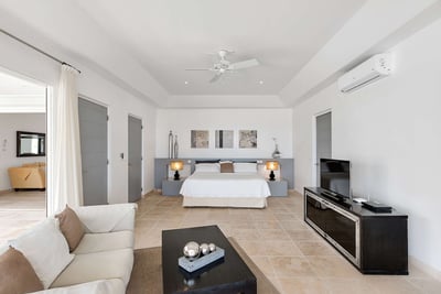 Luxury Villa Photo #18