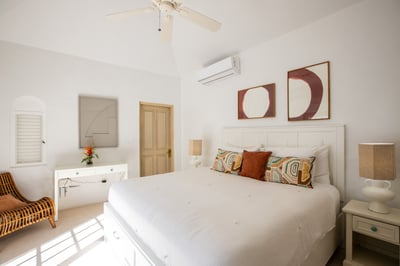 Luxury Villa Photo #29