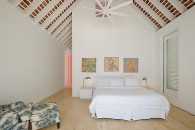 Luxury Villa Photo #31