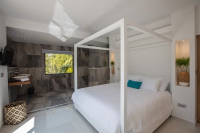 Luxury Villa Photo #31