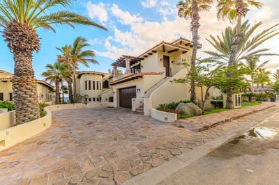Luxury Villa Photo #6