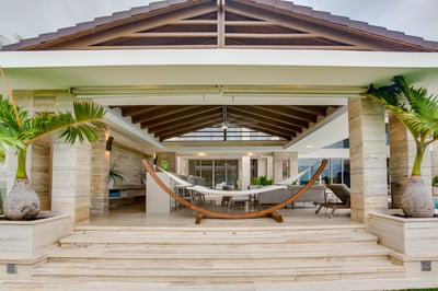 Luxury Villa Photo #16
