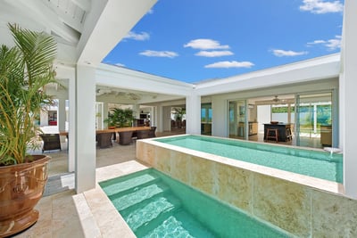 Luxury Villa Photo #6