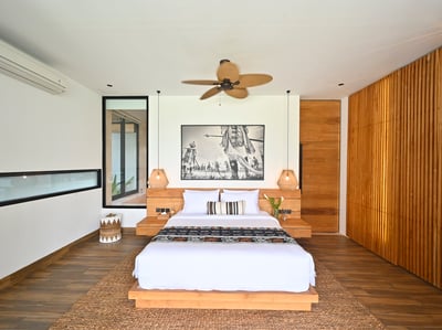 Luxury Villa Photo #25
