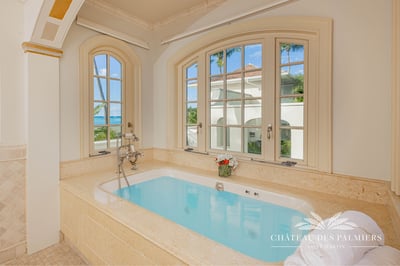 Luxury Villa Photo #16