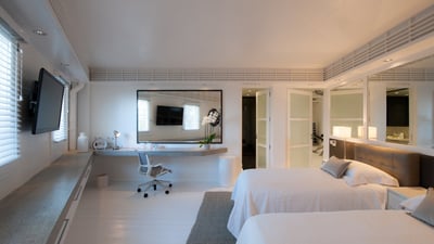 Bedroom 5: On the lower level. King size bed (or Twin beds), air conditioning, HD-TV, Dish Netw