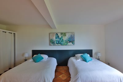 Luxury Villa Photo #32