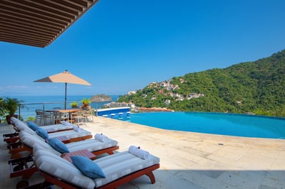 Luxury Villa Photo #11