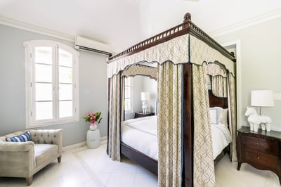 Luxury Villa Photo #17