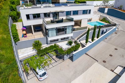 Luxury Villa Photo #6