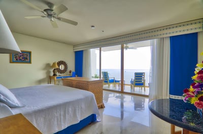 Luxury Villa Photo #40