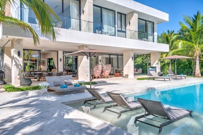 Luxury Villa Photo #3