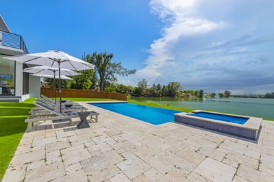 Luxury Villa Photo #6