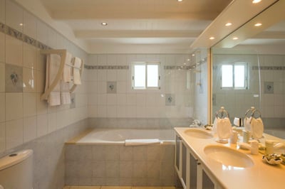 Luxury Villa Photo #30