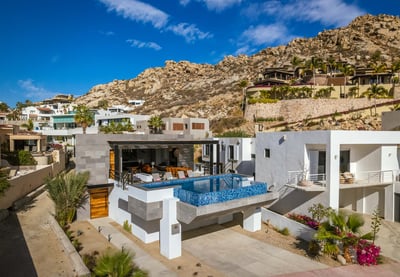 Luxury Villa Photo #2