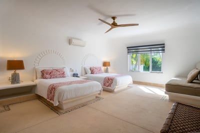 Luxury Villa Photo #28