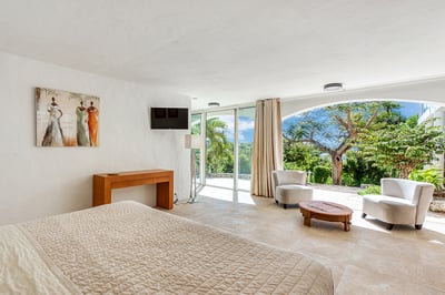 Luxury Villa Photo #30