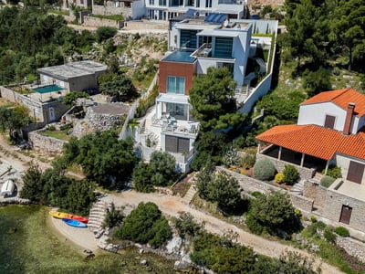 Luxury Villa Photo #39