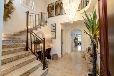 Luxury Villa Photo #15