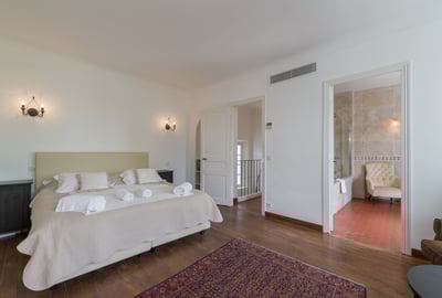 Luxury Villa Photo #28