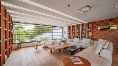 Luxury Villa Photo #11