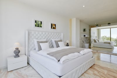 Luxury Villa Photo #23