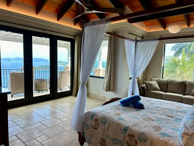 Luxury Villa Photo #38